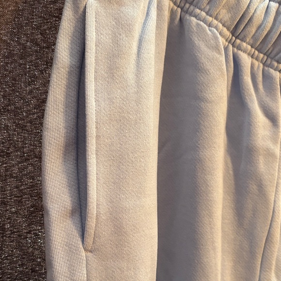 ALO Yoga Light Blue Joggers - Picture 4 of 7